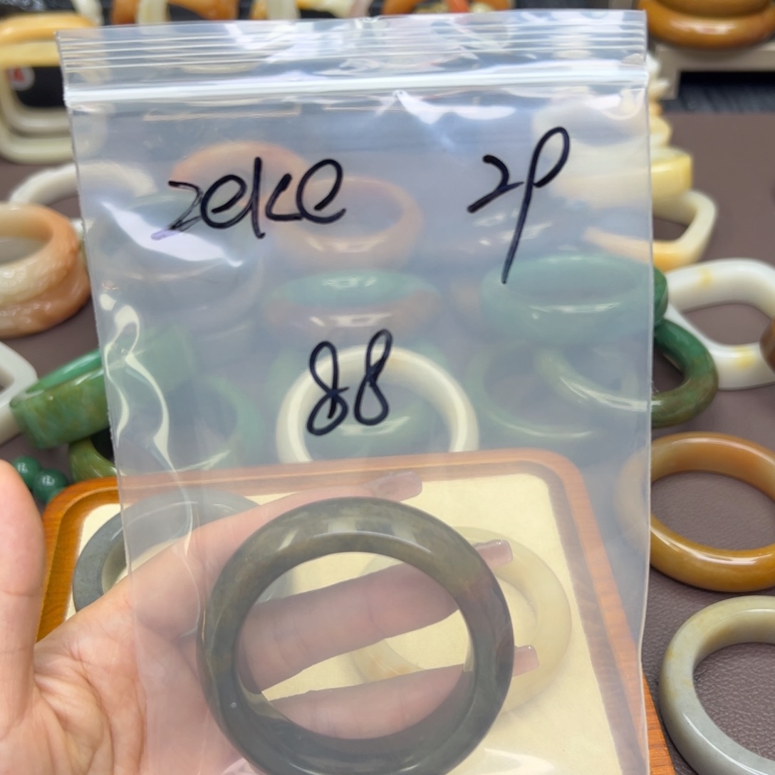 石英质玉手镯未镶嵌Z**e