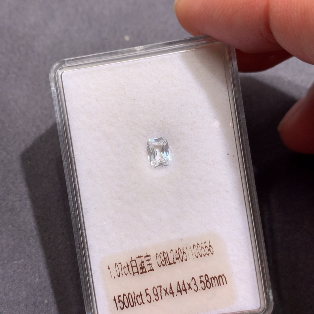 蓝宝石裸石未镶嵌1.07克拉