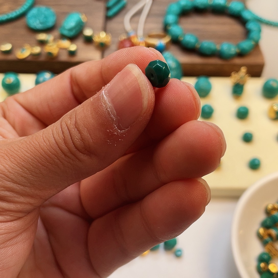 绿松石颈饰未镶嵌