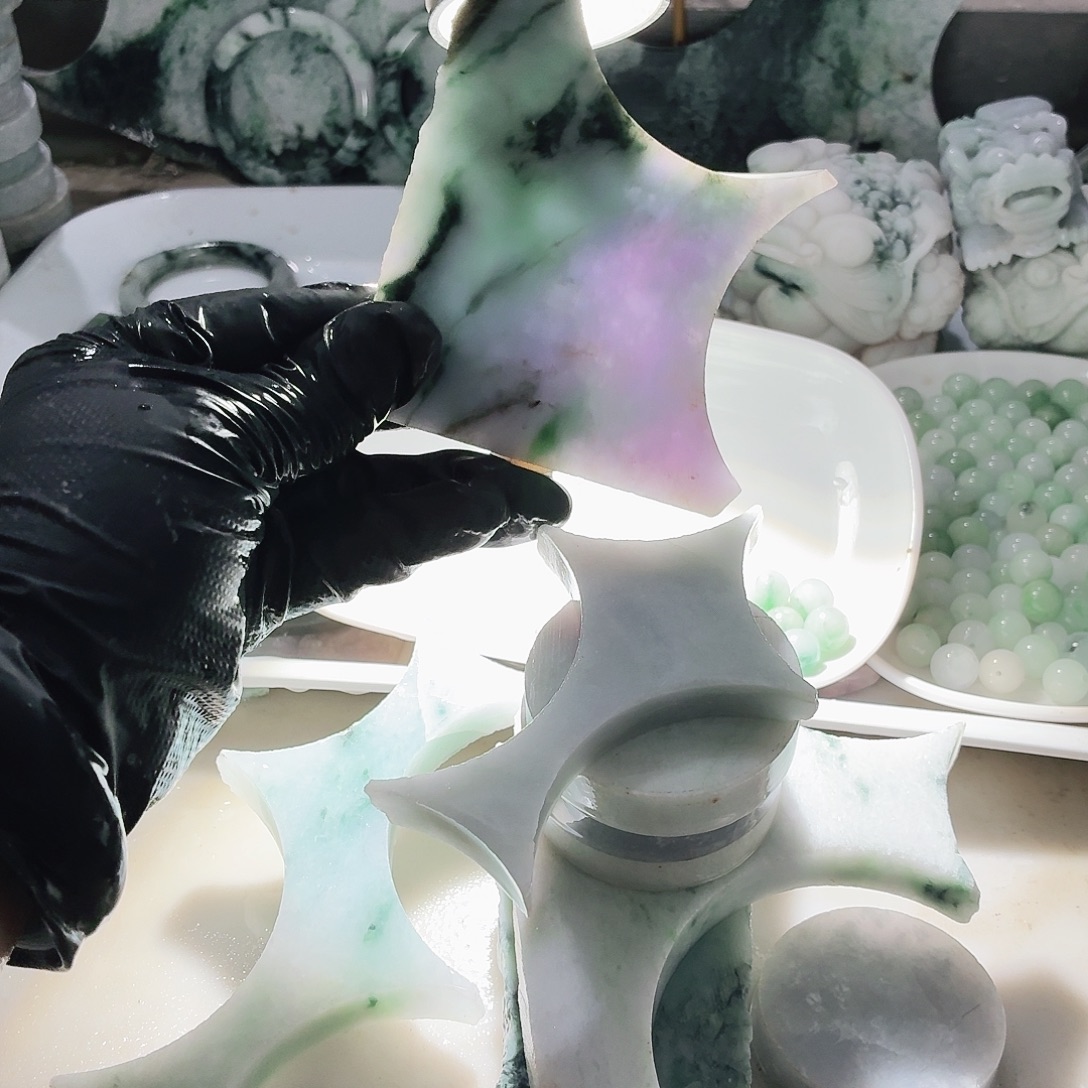 翡翠未镶嵌颈饰边角料