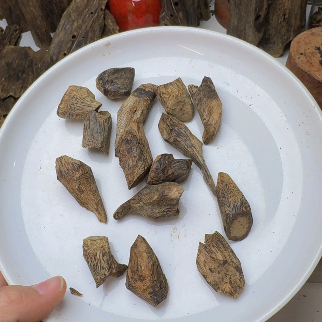 建***哥沉香沉香碎屑绿棋树丁40克