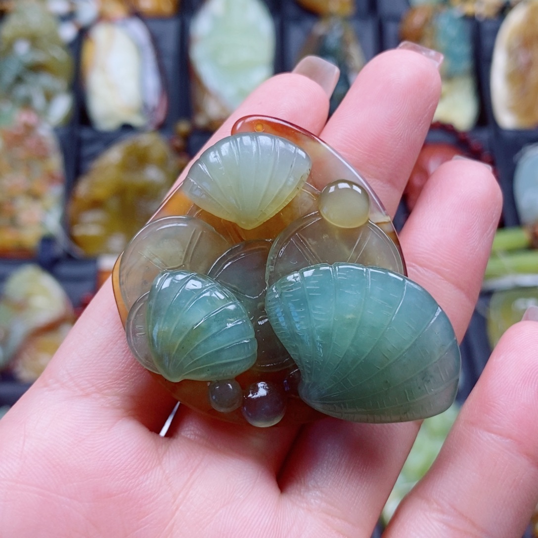 蛇纹石玉未镶嵌颈饰