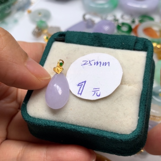翡翠颈饰18K金镶嵌翡翠