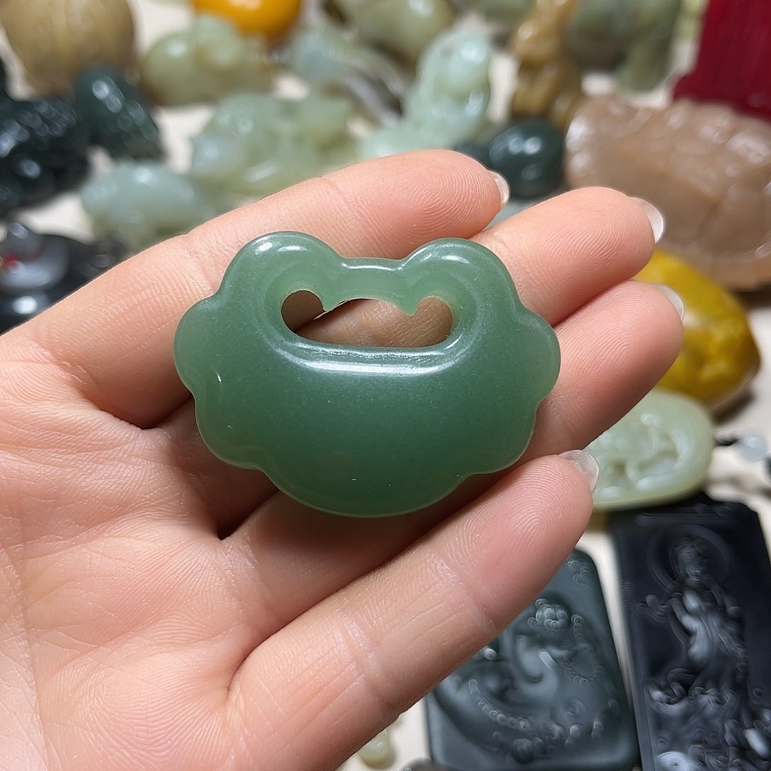 白玉菩提吊坠白玉菩提吊坠