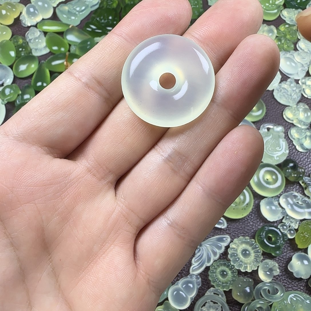 蛇纹石玉未镶嵌岫玉吊坠