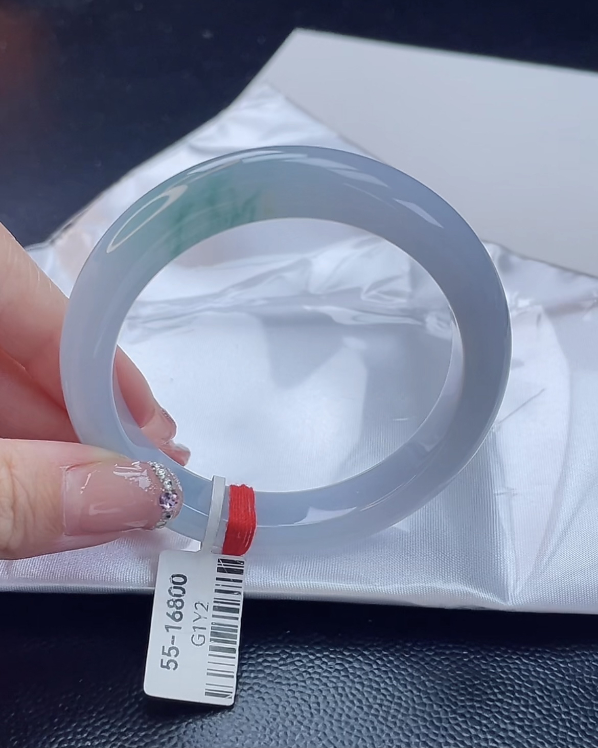 翡翠手镯未镶嵌翡翠