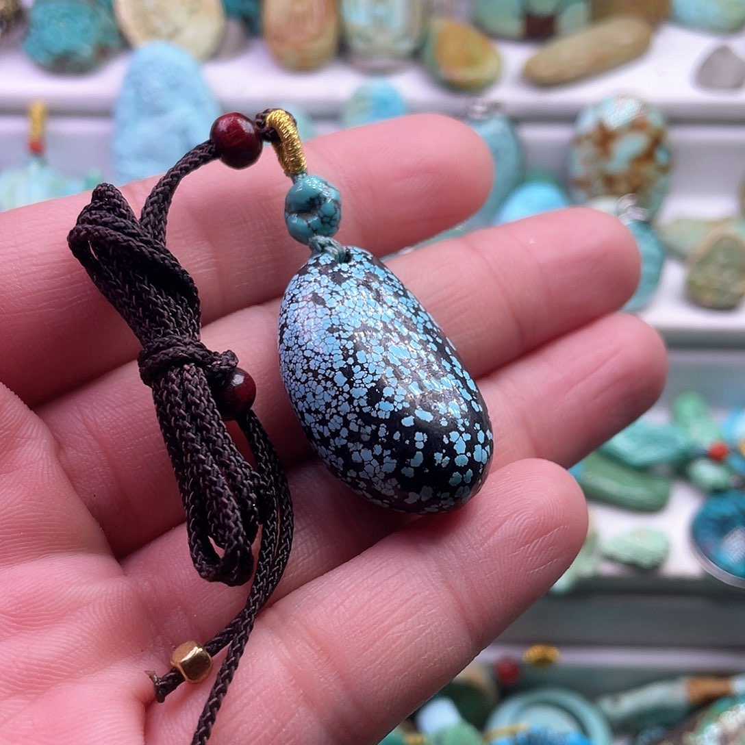 绿松石颈饰未镶嵌