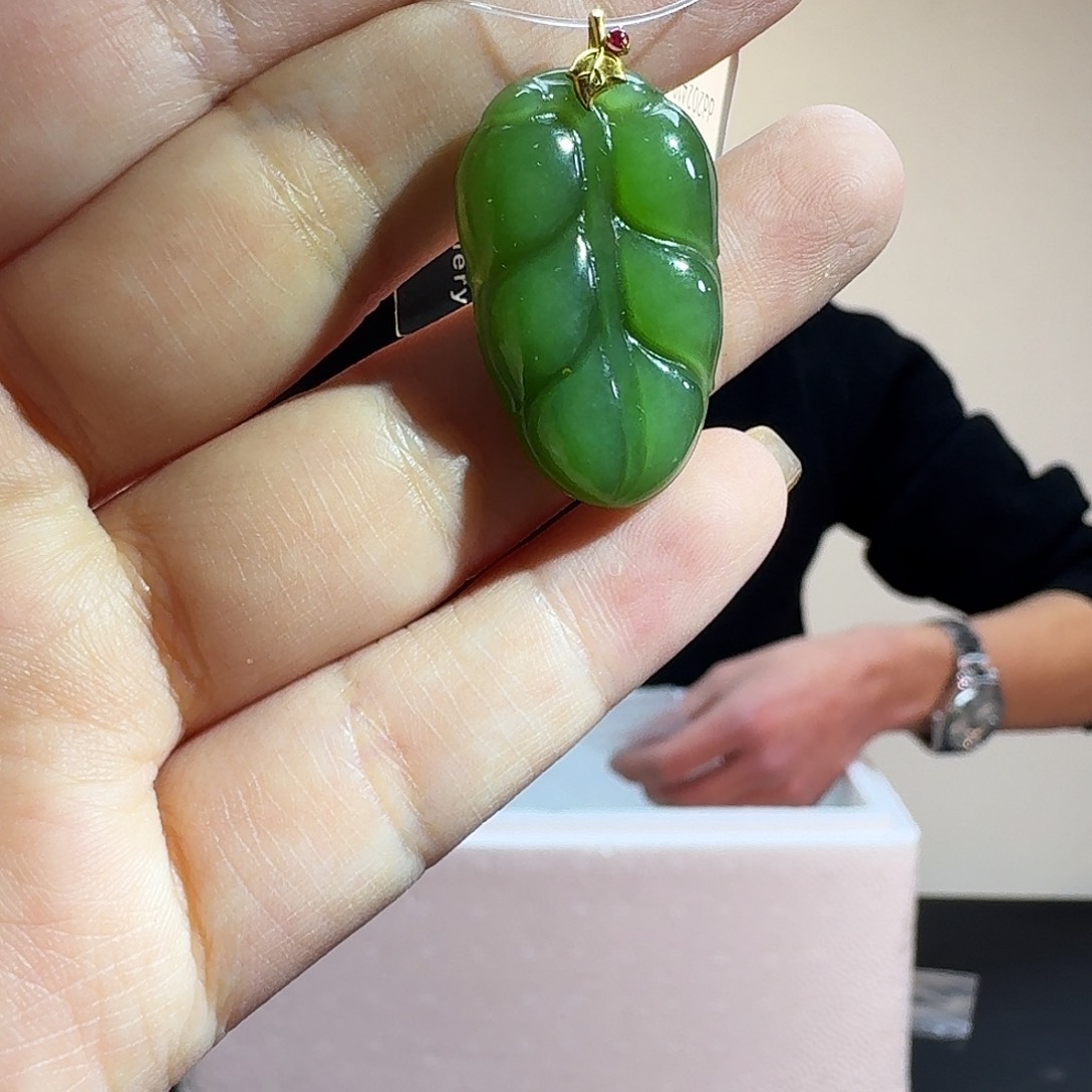 和田玉吊坠18K金镶嵌