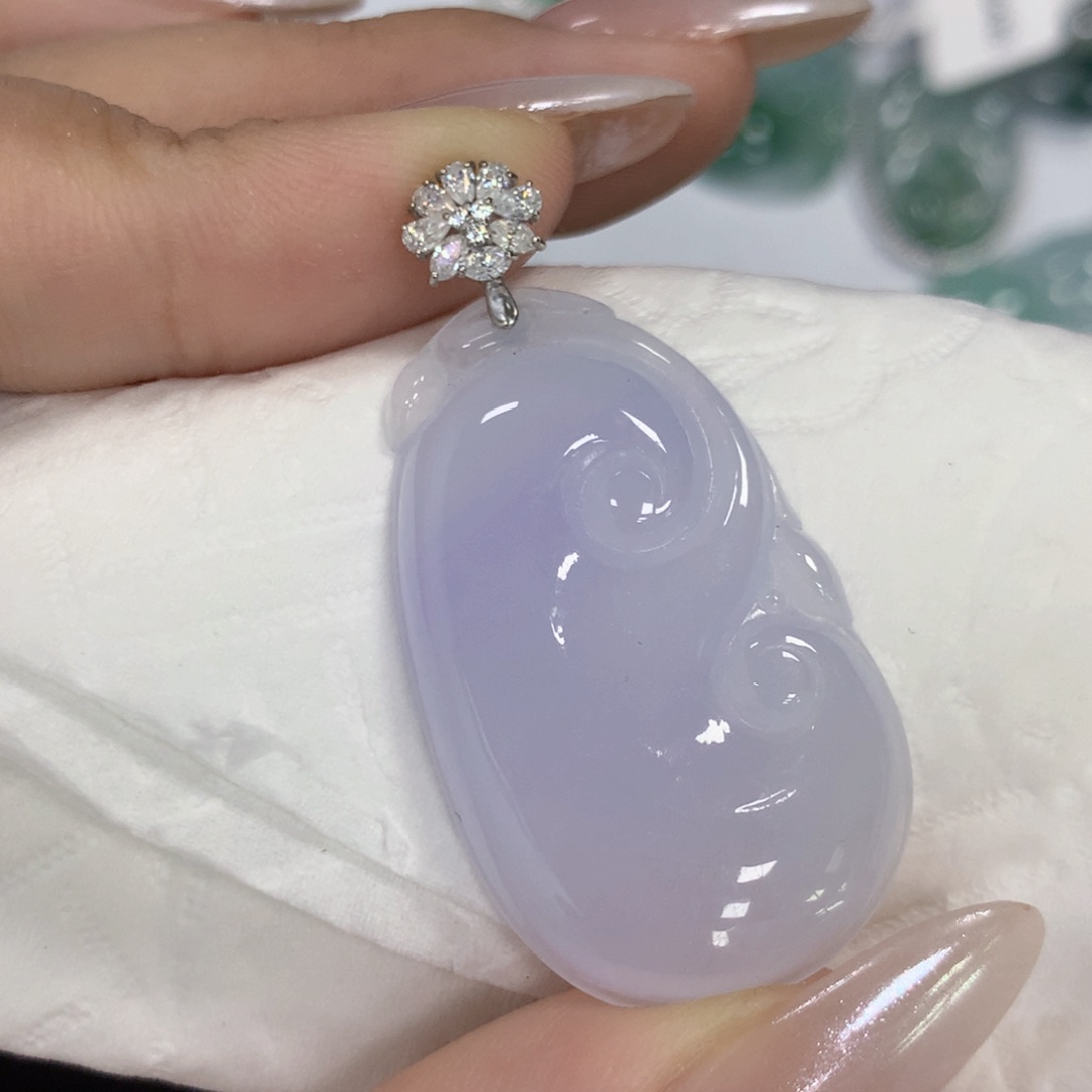 颈饰18K金镶嵌翡翠