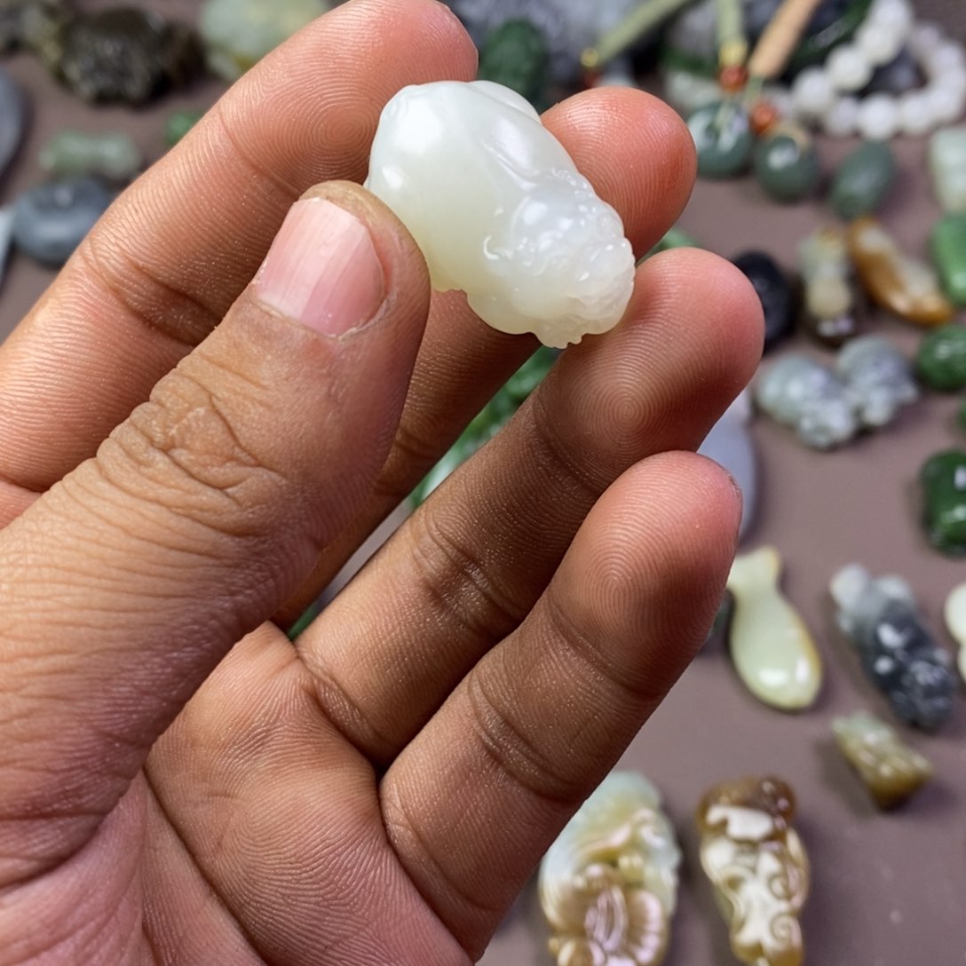 和田玉颈饰未镶嵌