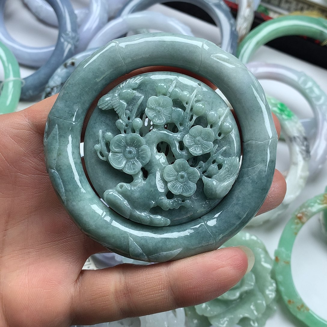 翡翠未镶嵌手镯雕花手镯