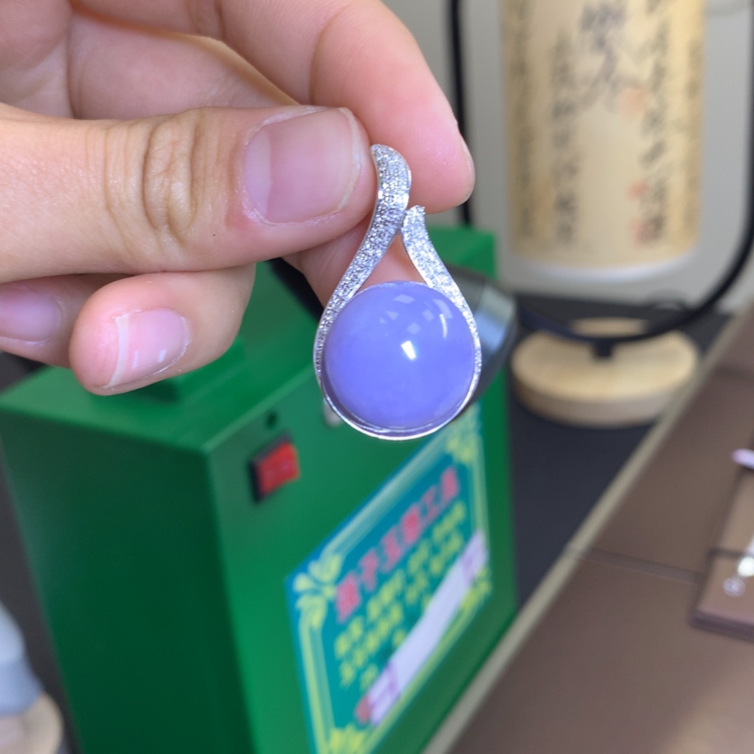 翡翠颈饰18K金镶嵌翡翠