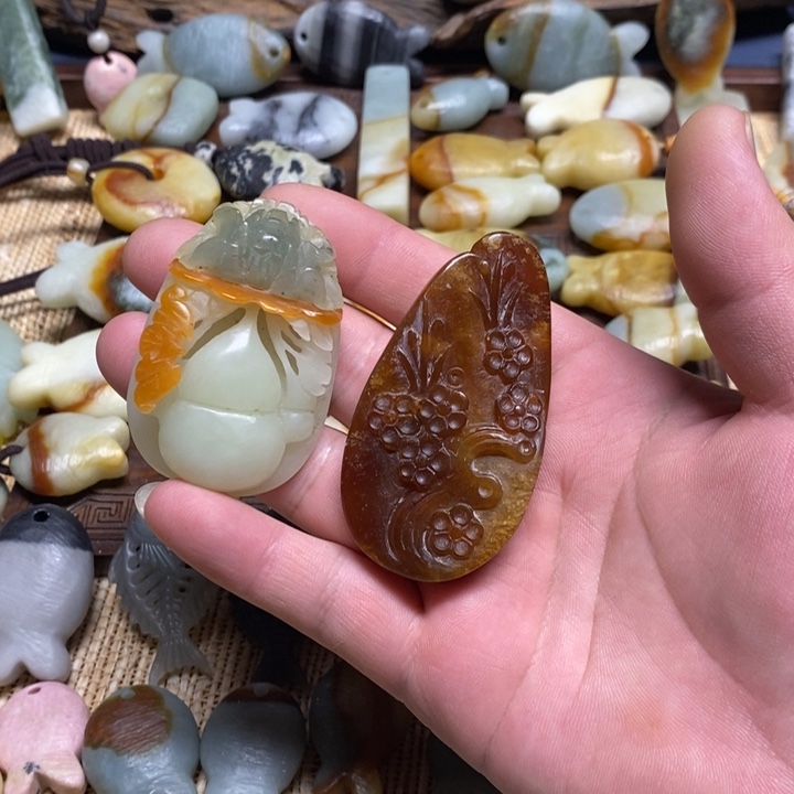 对****蛇纹石玉未镶嵌颈饰