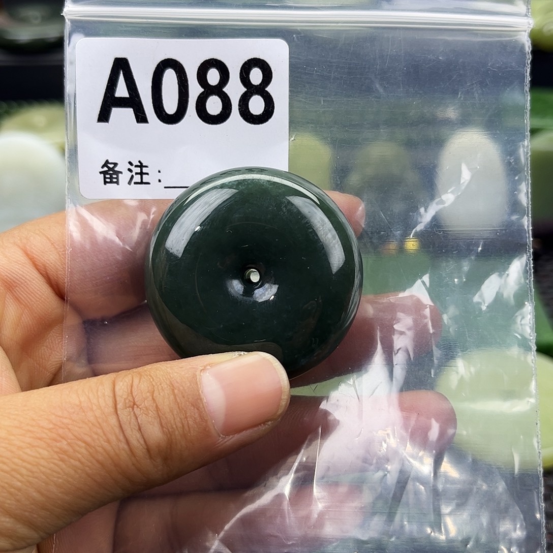 淡***甜和田玉未镶嵌珠宝半成品