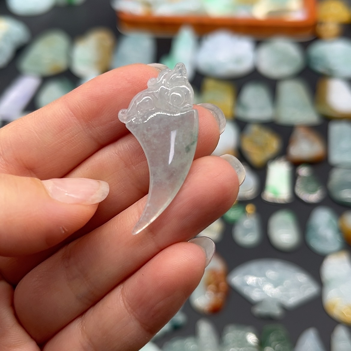 【闪购商品】翡翠颈饰未镶嵌龙牙