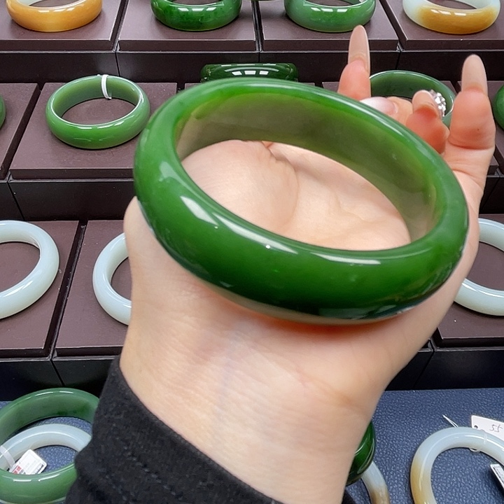 和田玉未镶嵌手镯