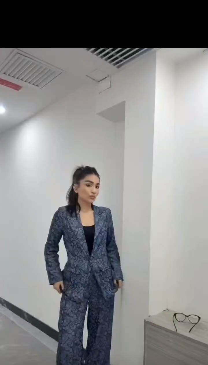 moda pasun 2025秋新款设计感印花收腰西装加长裤两件套女
