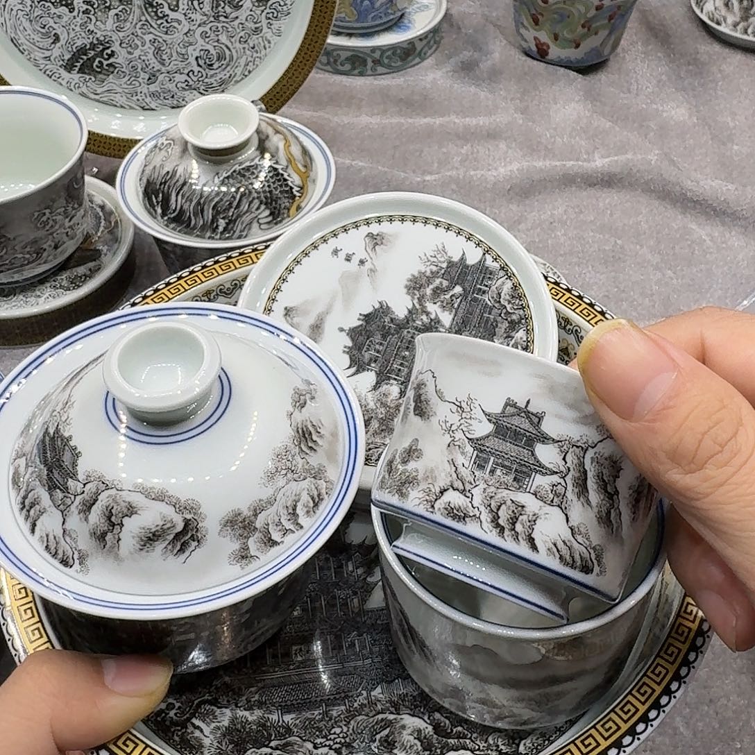 沧***粟景德镇窑厂厂长陶世华告诉