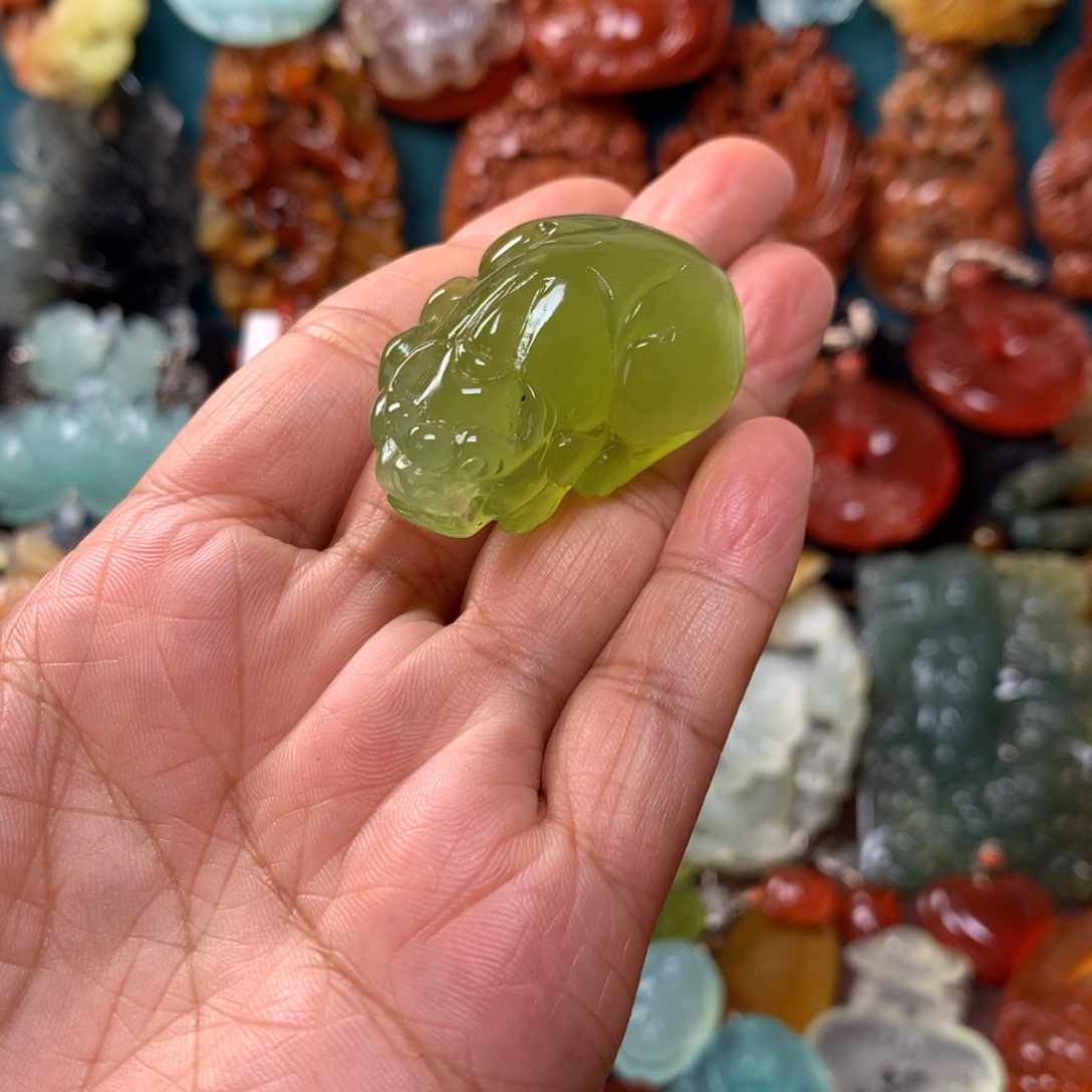 蛇纹石玉挂坠未镶嵌