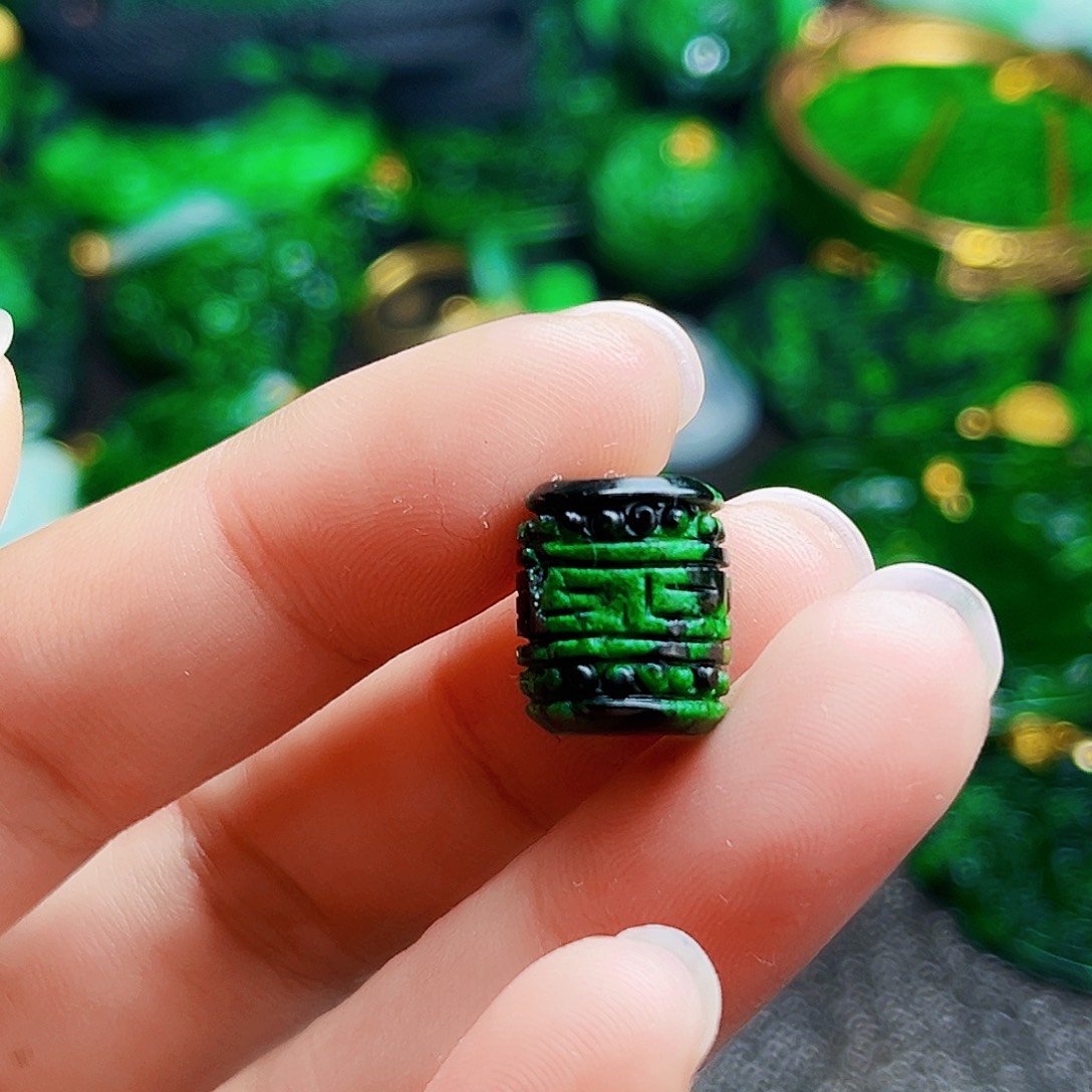 颈饰未镶嵌翡翠多样性