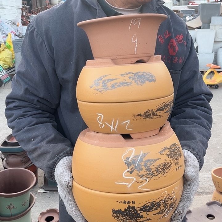 紫砂紫砂花盆和花盆里