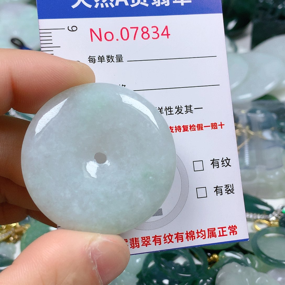 翡翠颈饰未镶嵌天然翡翠