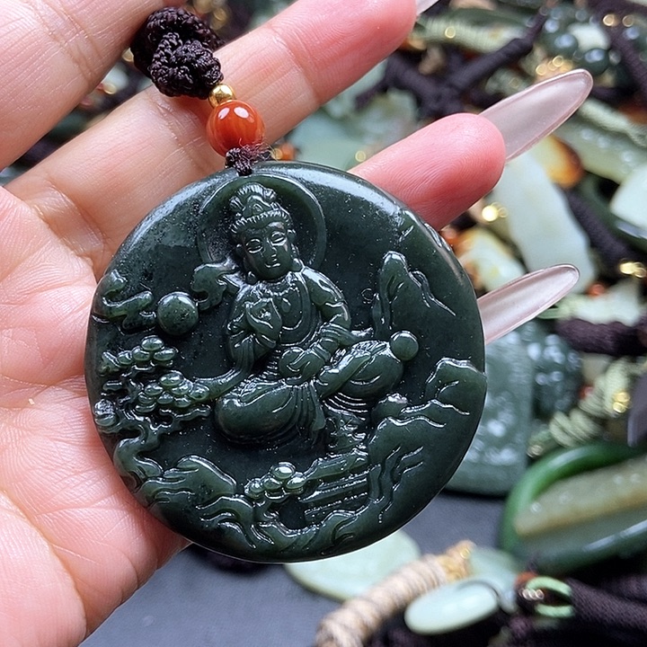 和田玉颈饰足铂镶嵌微瑕