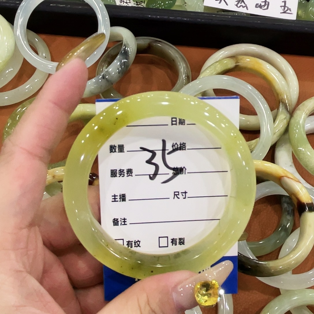 风***由蛇纹石玉未镶嵌手镯