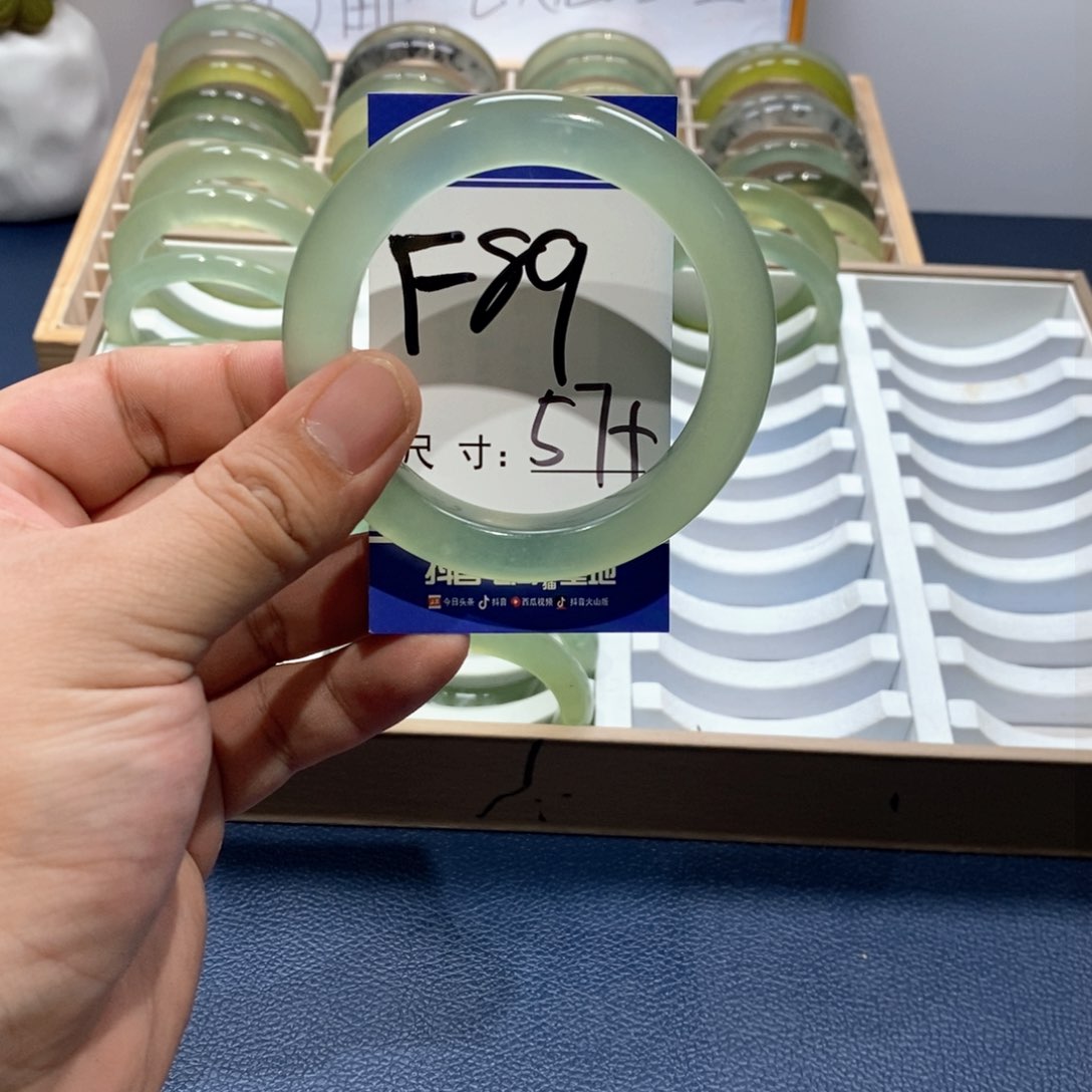 岫玉手镯未镶嵌手镯