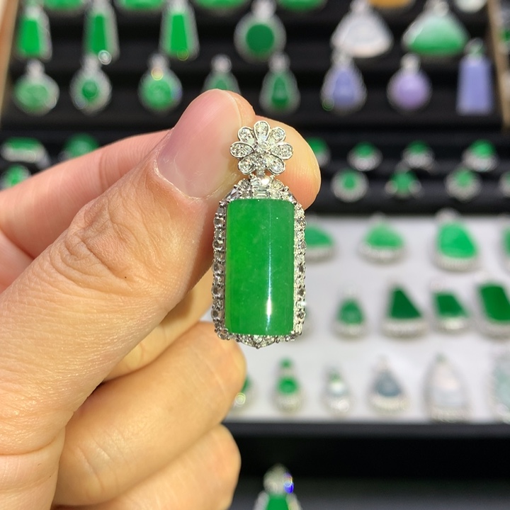 翡翠吊坠(不含链)18K金镶嵌