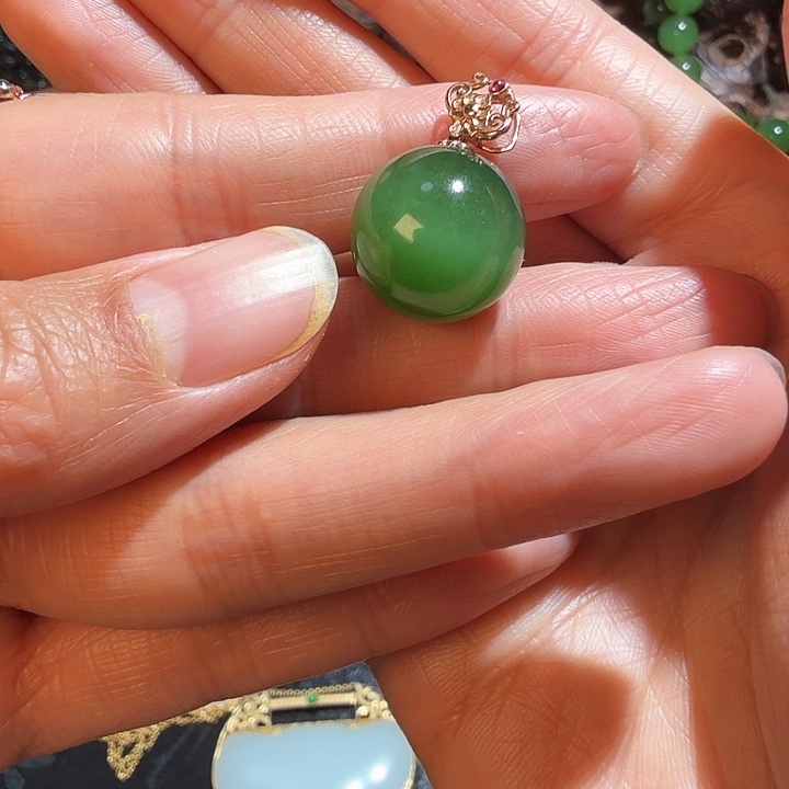 和田玉（碧玉）18K金镶嵌颈饰俄碧 阳绿猫眼