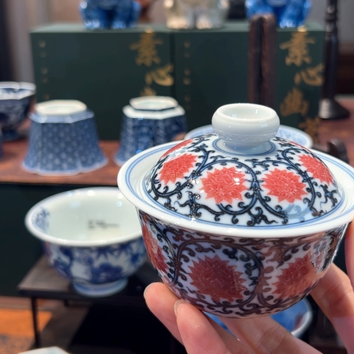 子君堂缠枝莲盖碗