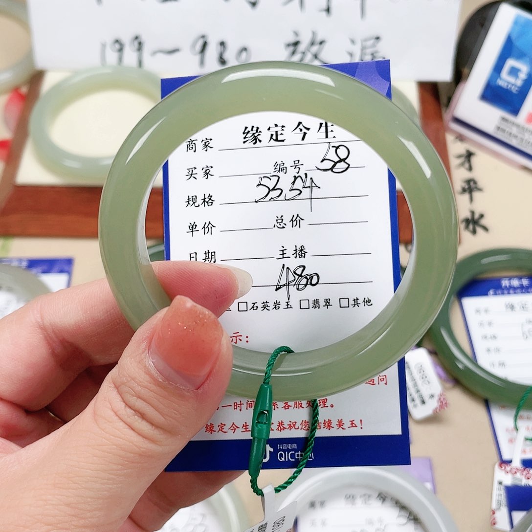 和田玉手镯未镶嵌