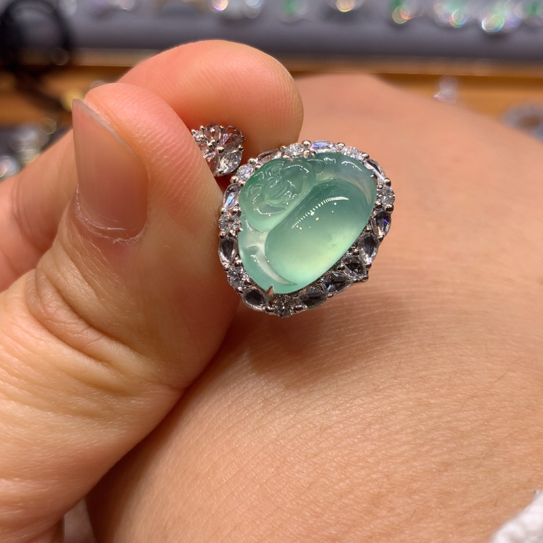 翡翠颈饰18K金镶嵌吊坠