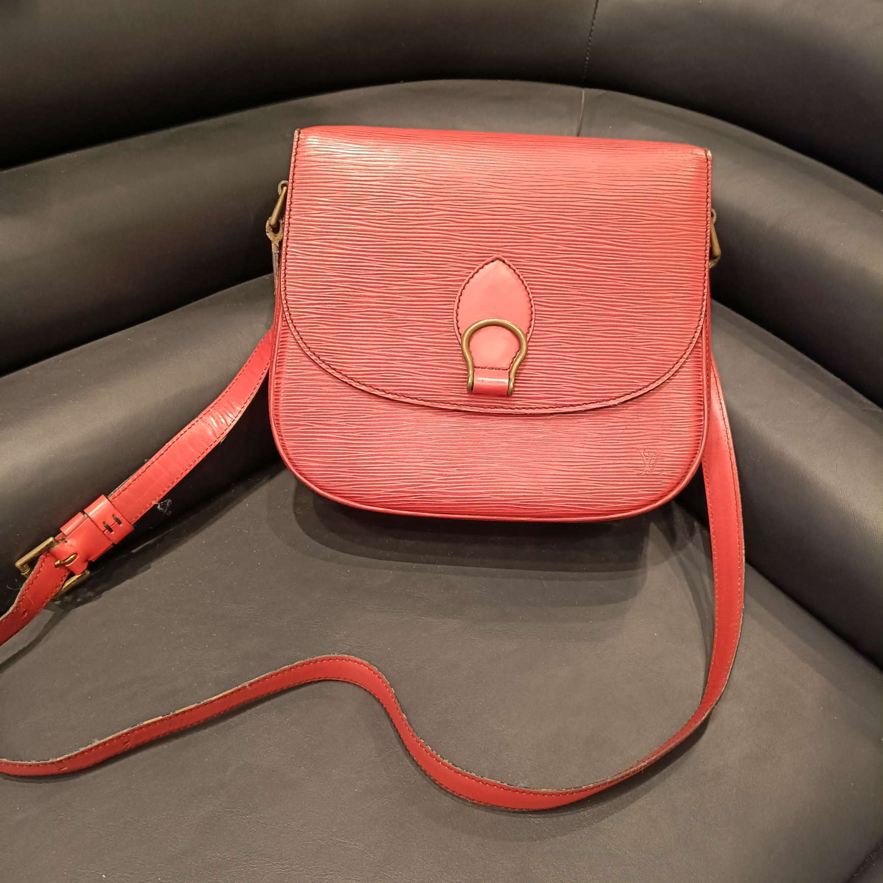 90新 LouisVuitton/路易威登    路易威登/LV   水波纹斜挎包