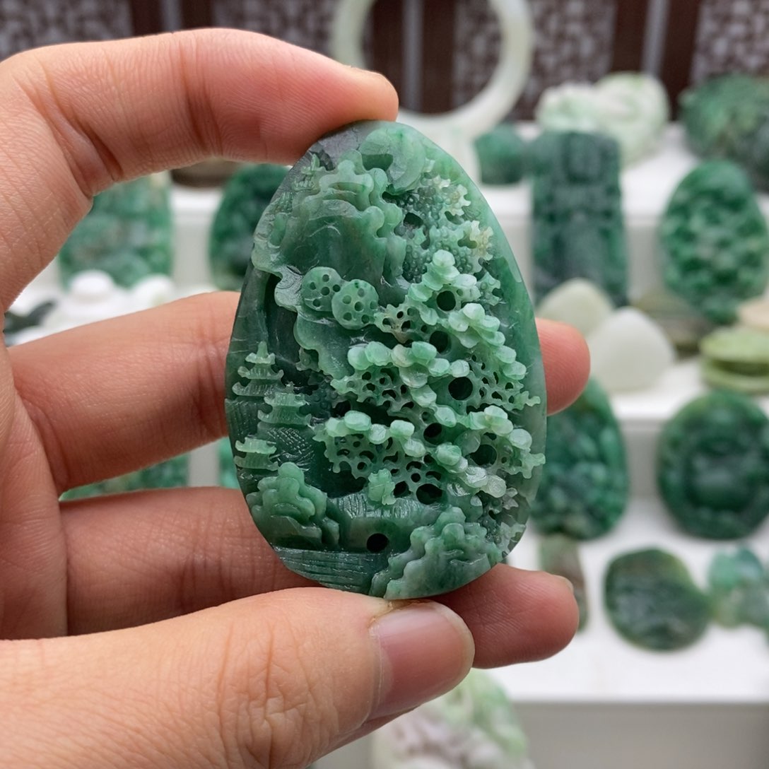 独山玉颈饰未镶嵌雪**窗