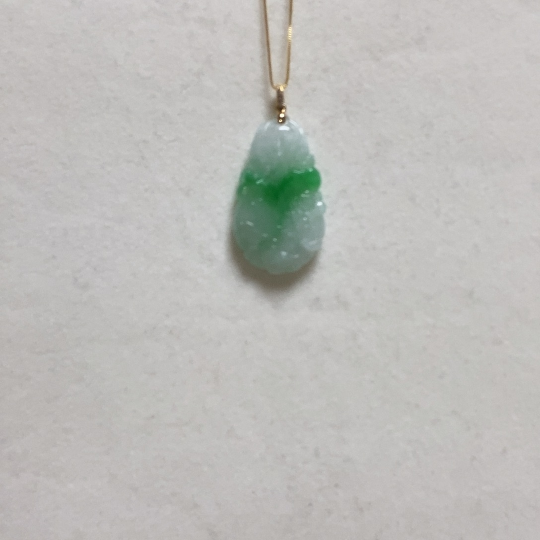 翡翠18K金镶嵌颈饰简单