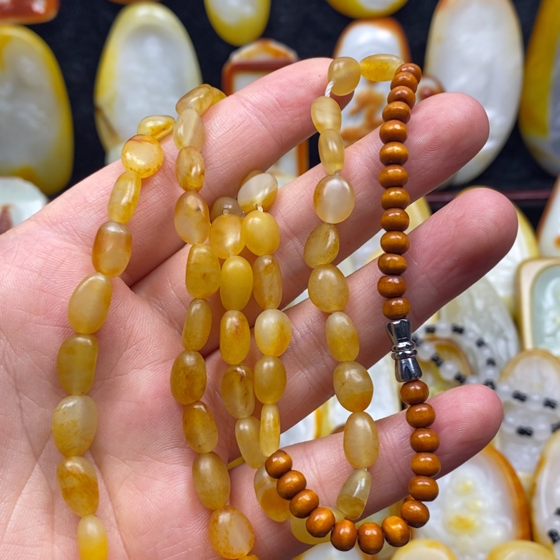 心***柠和田玉未镶嵌颈饰