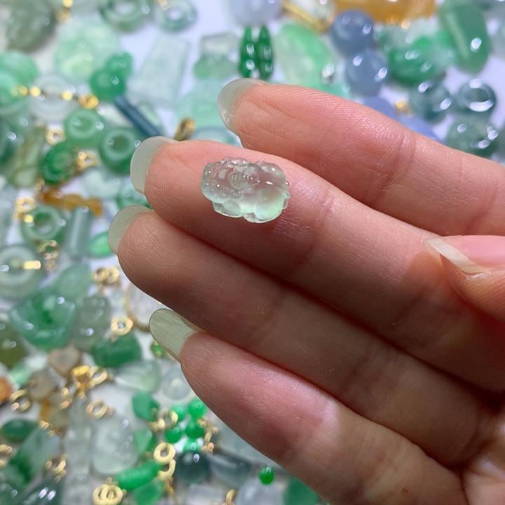 翡翠裸石高冰雪花木那貔貅