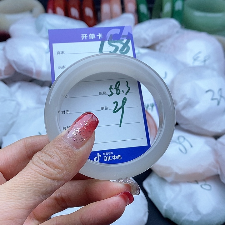 石英质玉手镯未镶嵌
