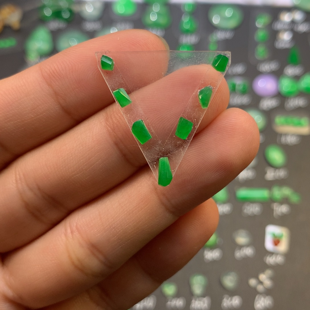 翡翠未镶嵌颈饰裸石切割面