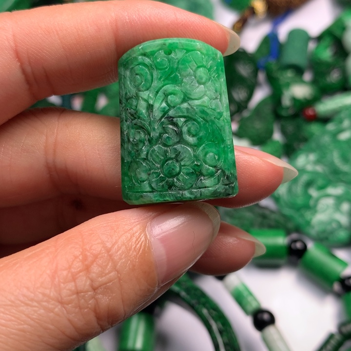 翡翠未镶嵌颈饰翡翠