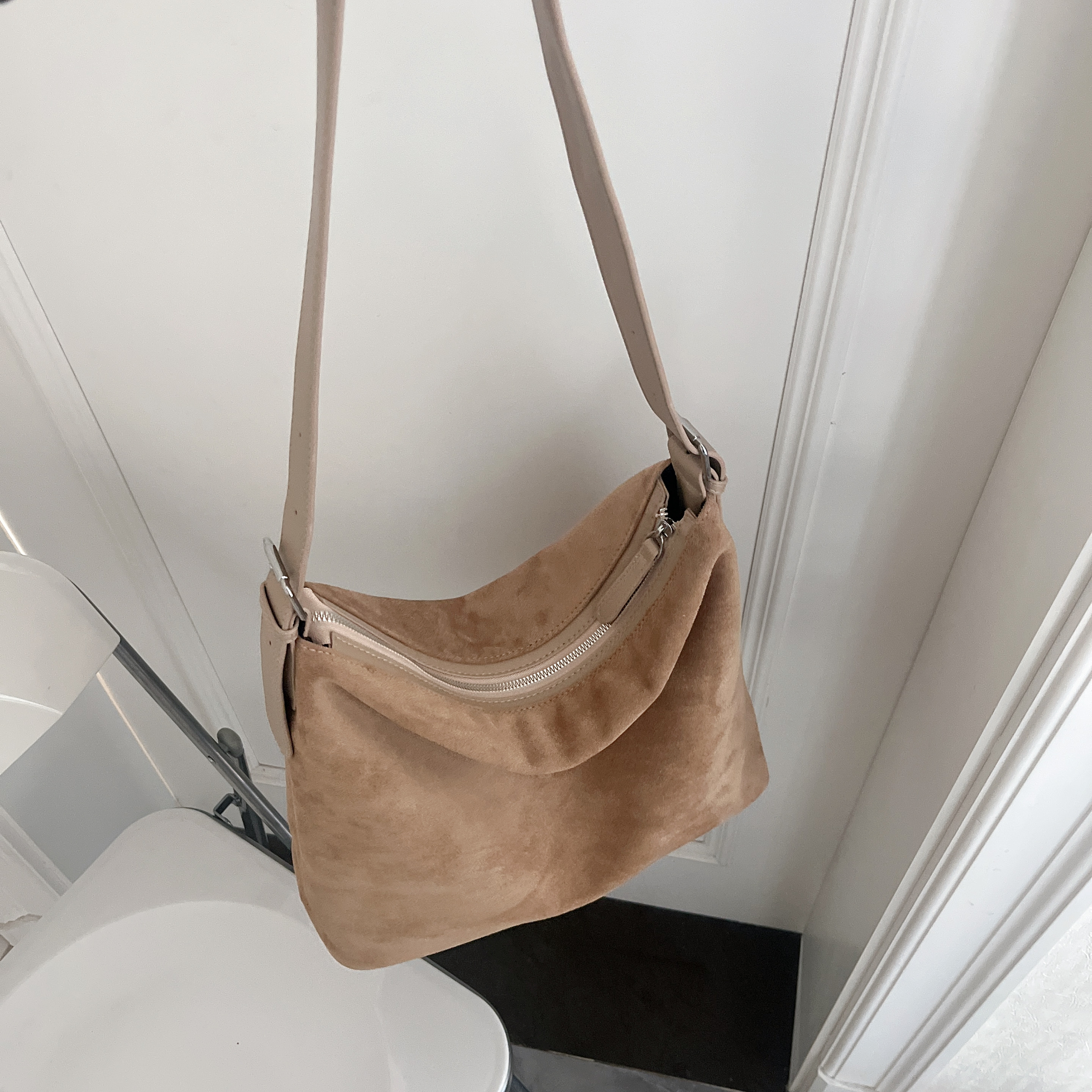 秋冬新款网红单肩斜挎包包大容量通勤百搭磨砂质感托特包