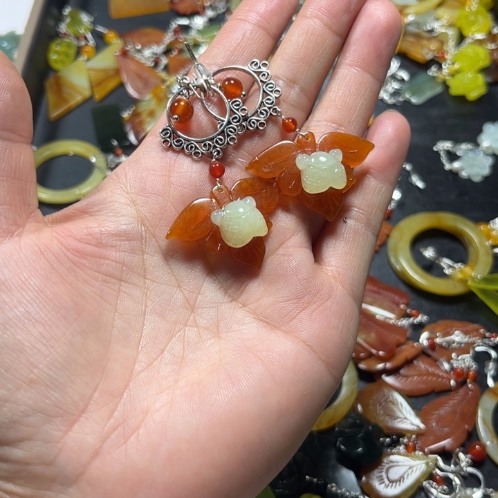 蛇纹石玉合金耳饰