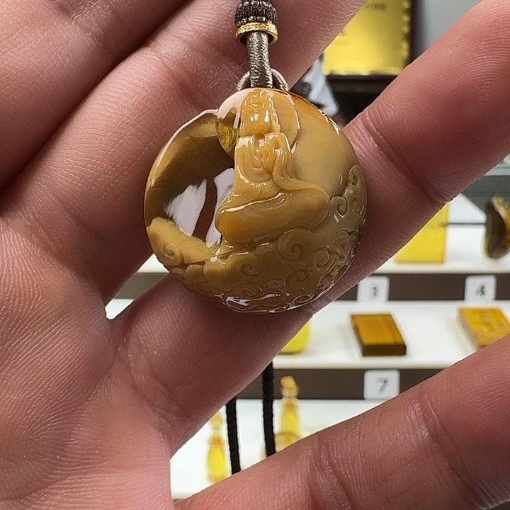 琥珀颈饰未镶嵌观音