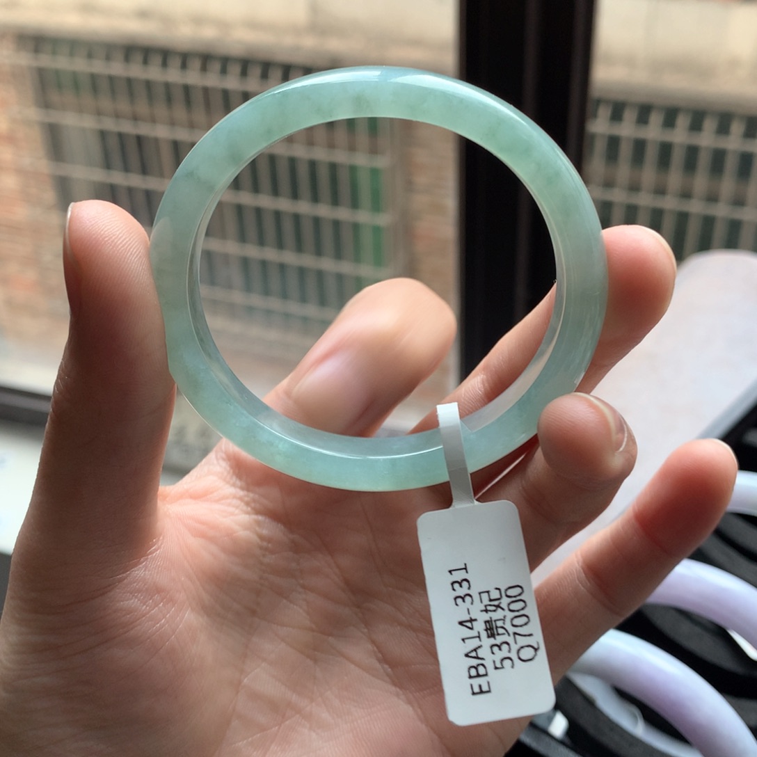 翡翠手镯未镶嵌翡翠手镯
