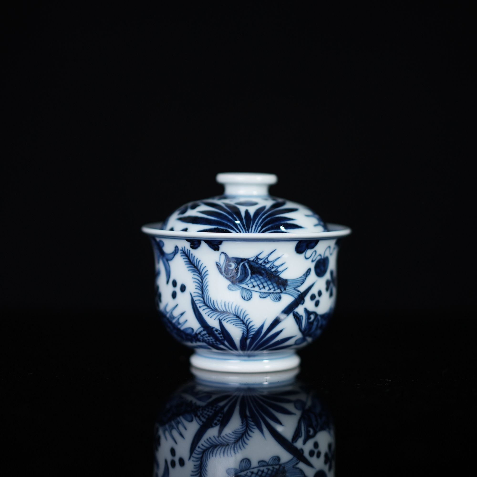 景德镇纯手工陶瓷刘建锋鱼藻炉式两才盖碗高温釉下彩青花