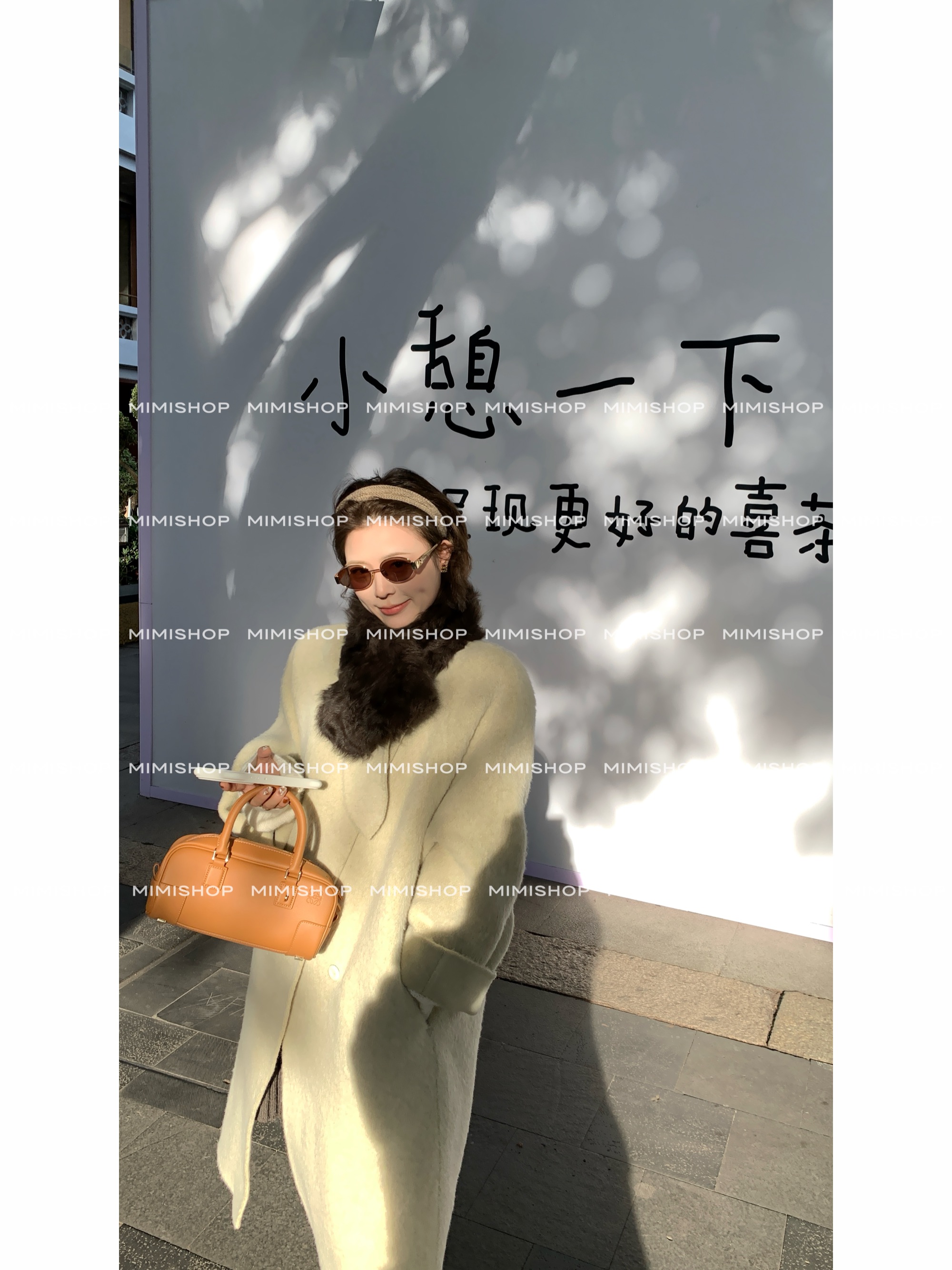 一件淡水豆乳绿大衣