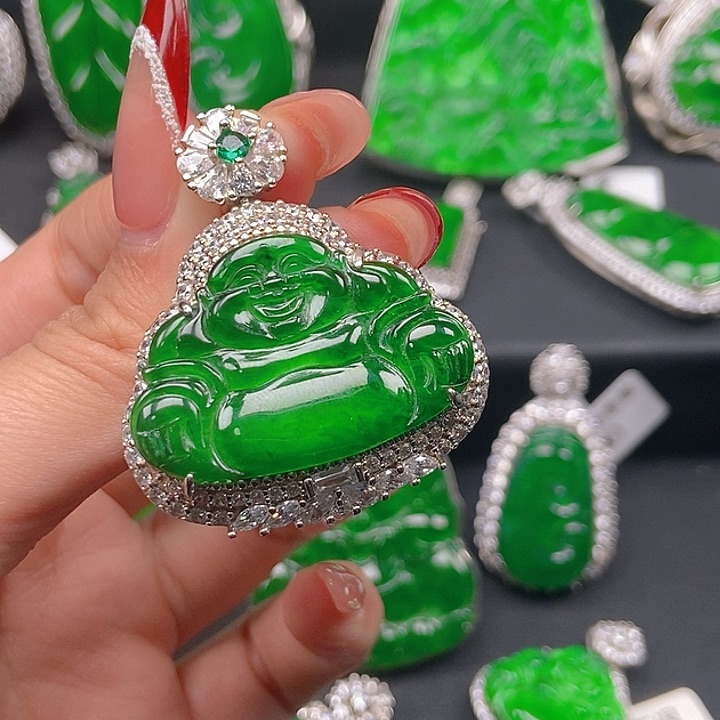 翡翠吊坠(赠链)未镶嵌翡翠