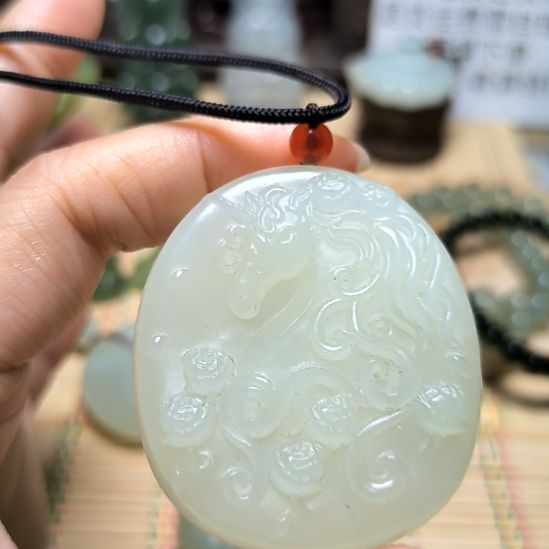 蛇纹石玉未镶嵌颈饰
